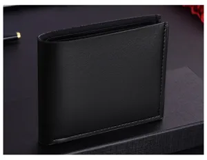 Portafoglio corto da uomo in vera pelle nera porta carte vista dettaglio classico