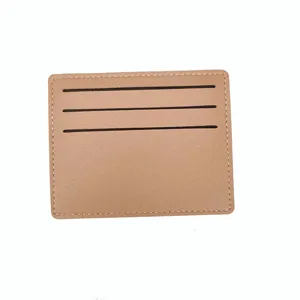 Minimalistischer Leder Kartenhalter für Damen, schmale Kreditkartentasche mit Fächern.