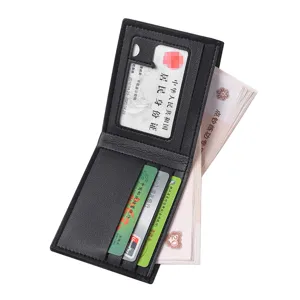 Portafoglio corto in pelle nera da uomo con scomparti per carte e finestra trasparente per documenti.