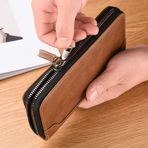 Portafoglio lungo da uomo con doppia cerniera, design elegante e grande capacità per carte.