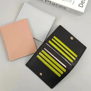 Minimalistisches Leder-Kartenetui mit vielen Fächern, ultra-dünnes kompaktes Portemonnaie.