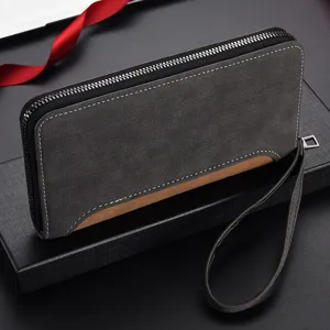Portafoglio lungo da uomo pochette in tessuto opaco con cinturino da polso e chiusura lampo.