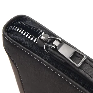 Portafoglio lungo uomo pochette zip pelle opaca nero portacarte monete vista dettagliata