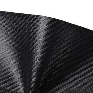 Détail du portefeuille à motif fibre de carbone, texture noire haut de gamme minimaliste courte.