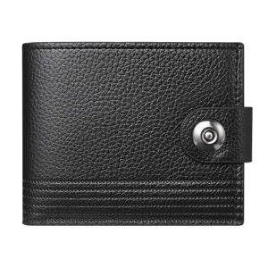 Klassische schwarze Herren Kurzgeldbörse aus Leder mit Druckknopf und strukturiertem Design.
