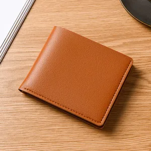 Einfarbig minimalistisch Herren kurze Brieftasche, glatt braunes PU Leder Kartenetui.