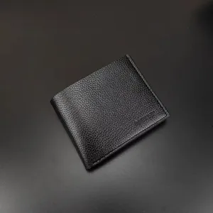 Portefeuille homme court bifold en cuir PU, porte-monnaie noir classique pour usage quotidien.
