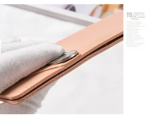 Portafoglio lungo sottile in pelle minimalista da donna, design ultrasottile con dettagli di cucitura.