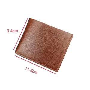 Vue détaillée du portefeuille homme marron en cuir PU avec texture et dimensions précises.