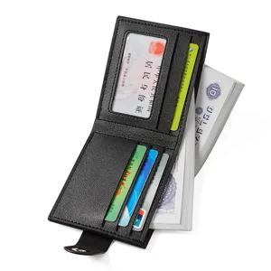 Schwarze Herren Kurzbörse mit Druckknopf und praktischen Kartenfächern für den täglichen Bedarf.