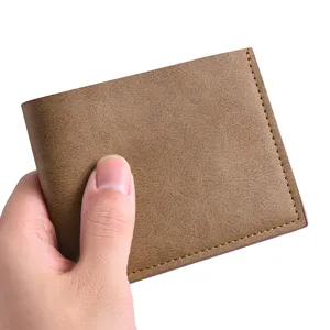 Portafoglio bifold in pelle opaca da uomo, design rétro minimalista con cuciture fini.