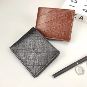 Portafoglio corto in pelle PU da uomo con motivo goffrato alla moda e porta carte.