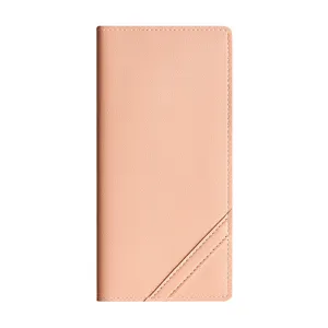 Portafoglio lungo da donna rosa minimalista con sottili tasche per carte e cuciture bianche.