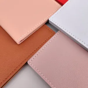 Nahaufnahme des schmalen PU-Leder-Kartenetuis mit sauberer Naht und schönen bunten Macaron-Farben.