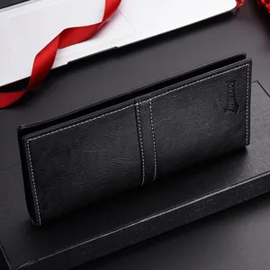 Portafoglio lungo da uomo in pelle nera con scomparti per carte e design elegante.