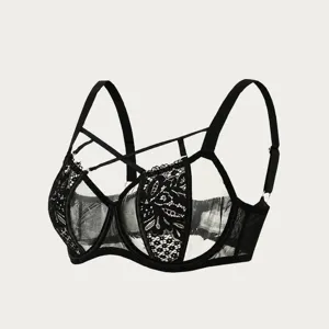 Große Größen dünner Spitzen-BH mit Push-up-Design, ultra dünnen Cups und stützenden Trägern.