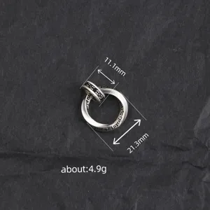 Collar de doble anillo Mobius para hombre colgante de circonita negra estilo elegante