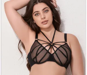 Reggiseno nero in rete taglie forti in dettaglio mostra tessuto traspirante e design di supporto.