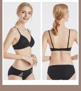 Draadloze kanten Franse driehoek bh en slip set, comfortabel en ademend lingeriedetailontwerp.