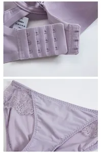Gedetailleerd overzicht van de Franse kanten lingerieset met achterkant sluiting en stof.