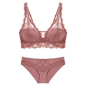 Französisches bügelloses Spitzen-Lingerie-Set, sexy Push-up-BH und Höschen in Altrosa.