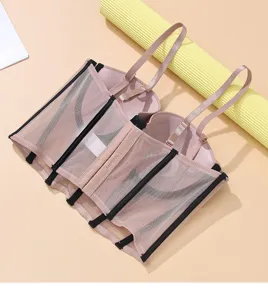 Elegante sujetador de corsé de malla rosa con tirantes dobles y varillas para una figura moldeada.