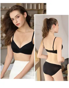 Gedetailleerd overzicht van de Franse draadloze kanten bh- en slipset met voor- en achterkant.