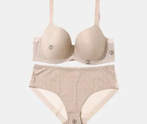 Plus-size seamless bra and panties set, comfortable gathering full cup underwear for women.