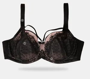 Reggiseno a coppa intera in pizzo nero taglia forte con mesh a pois e dettagli chic di spalline.