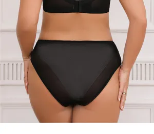 Completo reggiseno e mutandine in pizzo nero taglie forti da donna, comodo e sostenitivo.