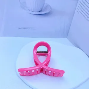Sweet pink hair claw clip medium shark clip for women cute aesthetic hair accessories daily styling.