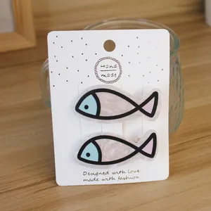 Vue de détail des pinces à cheveux poisson mignon, épingles en acrylique style quotidien.
