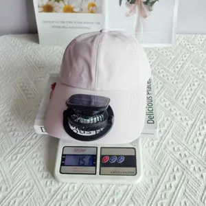 Detailed view of the pink quick-drying sun visor baseball cap with a solar-powered fan.
