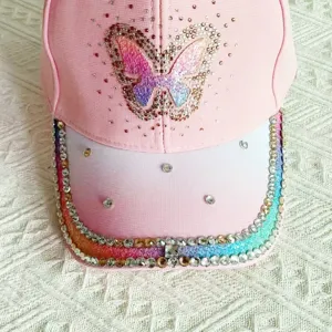 Detalle gorra béisbol mariposa estrás, sombrero visera cristal brillante mujer