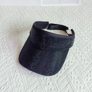 Nahaufnahme des schwarzen Strass-Sonnenvisiers, glitzernde Kristalldetails und verstellbarer Riemen.