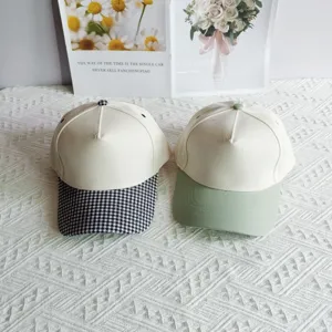 Cotton 5-panel baseball cap with houndstooth and green colorblock brim details for daily wear.