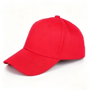 Casquette de baseball rouge détail, design de visière en coton uni, chapeau de soleil classique.
