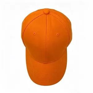 Casquette de baseball unie orange vue de detail, chapeau classique en coton pour tous.