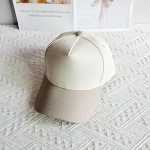 Two-tone five-panel cotton baseball cap, casual plain sun hat with curved brim for daily wear.