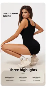 Detailaufnahme des schwarzen Damen-Bodysuits mit elastischem Stoff und guter Passform.