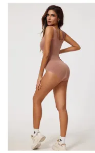 Ärmelloser Body Shaper für Damen, nahtloses Design zur Bauchweg- und Po-Formung.