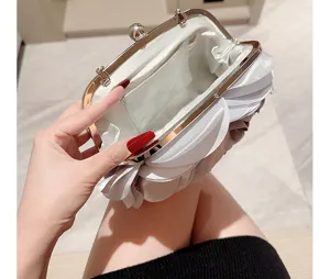 Weisse blumen abendtasche kupplung mit metallrahmen, elegante brautparty handtasche detail