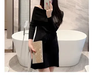 Sparkling rhinestone evening clutch bag for women, elegant gold party wedding shoulder bag.