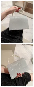 Vue détaillée du sac de soirée argenté scintillant avec poignée en perles pour fête.