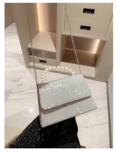 Sac de soirée scintillant en strass avec poignée en perles et chaîne pour femmes.