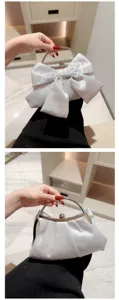 Elegante satin avondtas handtas met grote strik en metalen ringhandvat clutch