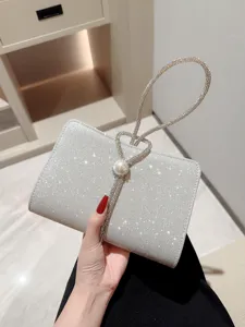 Sac de soirée scintillant avec perle et poignée chaîne, idéal pour fêtes et robes de mariée.