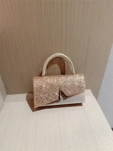 Elegant glitter evening bag for women, sparkling handbag with chic clasp for party prom.