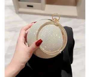 Sac rond en strass doré avec poignée anneau, élégante pochette de soirée très chic.