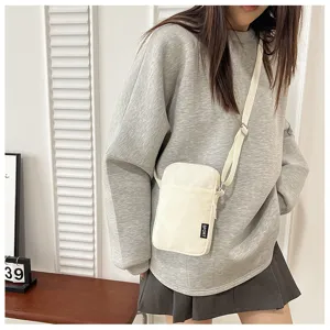 Lässige Nylon Umhängetasche für Damen, einfache einfarbige Handytasche mit verstellbarem Gurt.